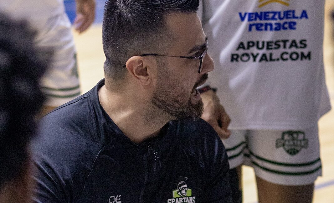 Bradley Arocho, entrenador de Spartans en la LSB 2026