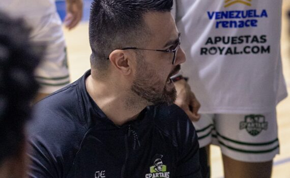 Bradley Arocho, entrenador de Spartans en la LSB 2026